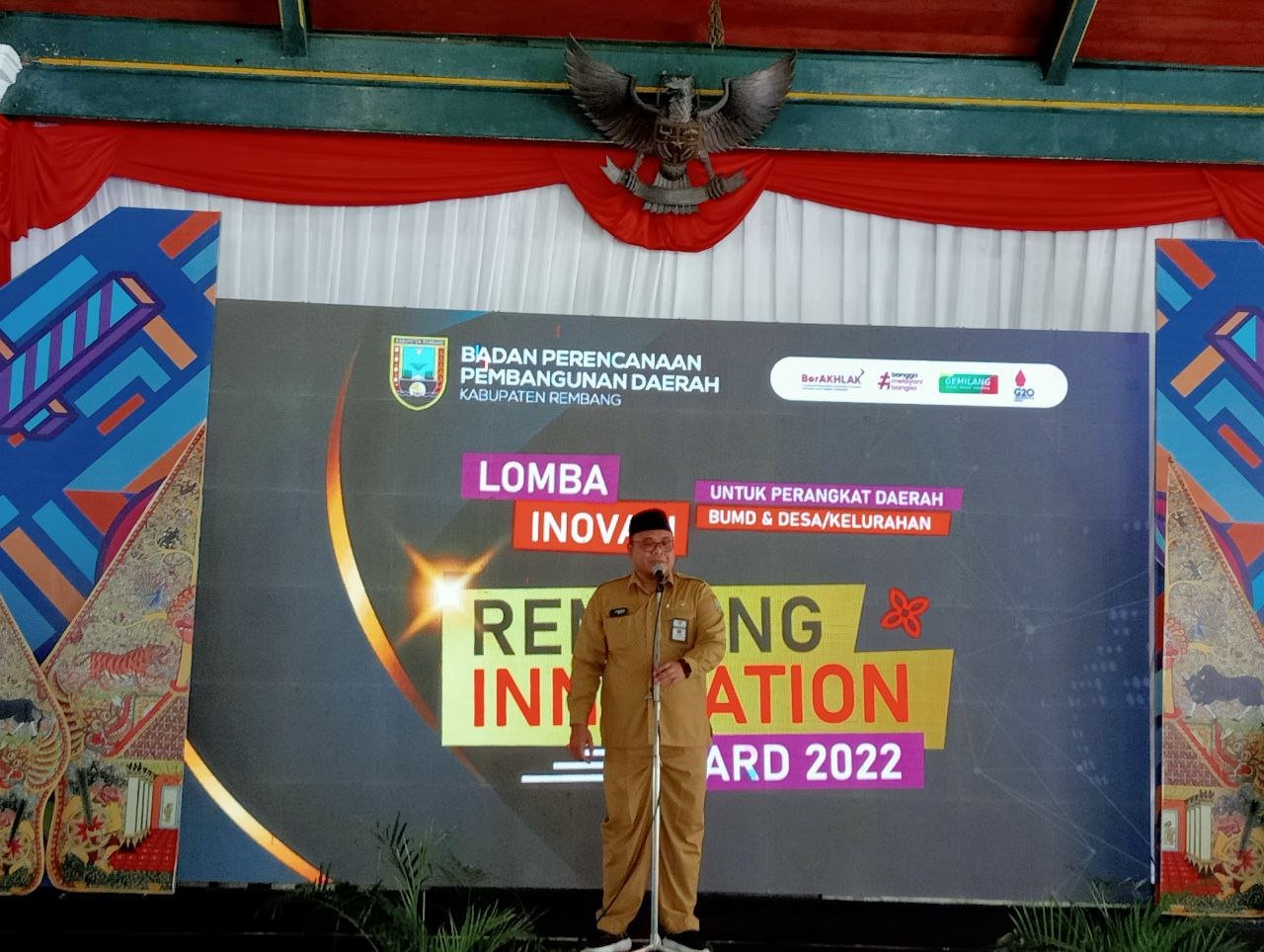 Foto: Wakil Bupati Rembang Mochamad Hanies Cholil Barro'saat sambutan di Pendopo Musium RA Kartini /mitrapost.com/Sri Lestari