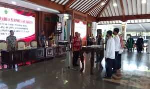 Foto:Pelantikan dan pengambilan sumpah janji jabatan pejabat fungsional (Sumber: Anwar/Mitrapost)
