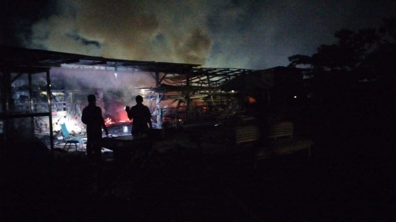Kebakaran Gudang RS KSH Pati, 3 Mobil Damkar Diterjunkan