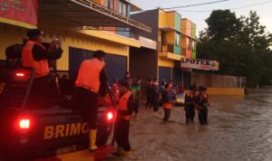 1 Korban Ditemukan Tewas Usai Banjir Bandang Menerjang Semarang