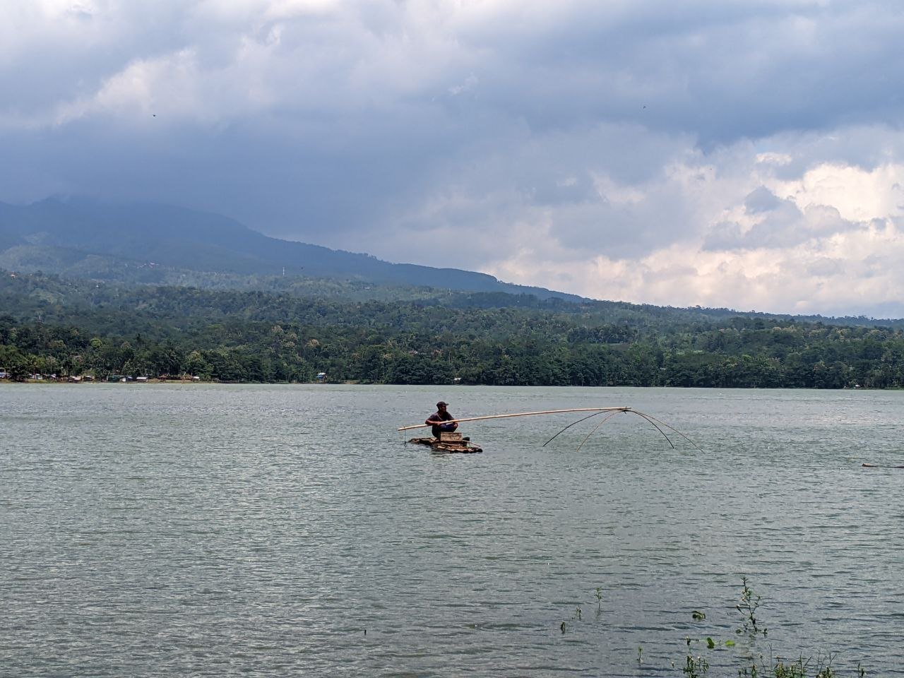 Curah Hujan Tinggi, Debit Air Waduk Seloromo Gembong Mengalami Kenaikan