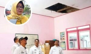 Komisi D Prihatin Dengan Kondisi Atap SD Negeri Kebonsawahan I Juwana Yang Hampir Rubuh Komisi D Prihatin Dengan Kondisi Atap SD Negeri Kebonsawahan I Juwana Yang Hampir Rubuh