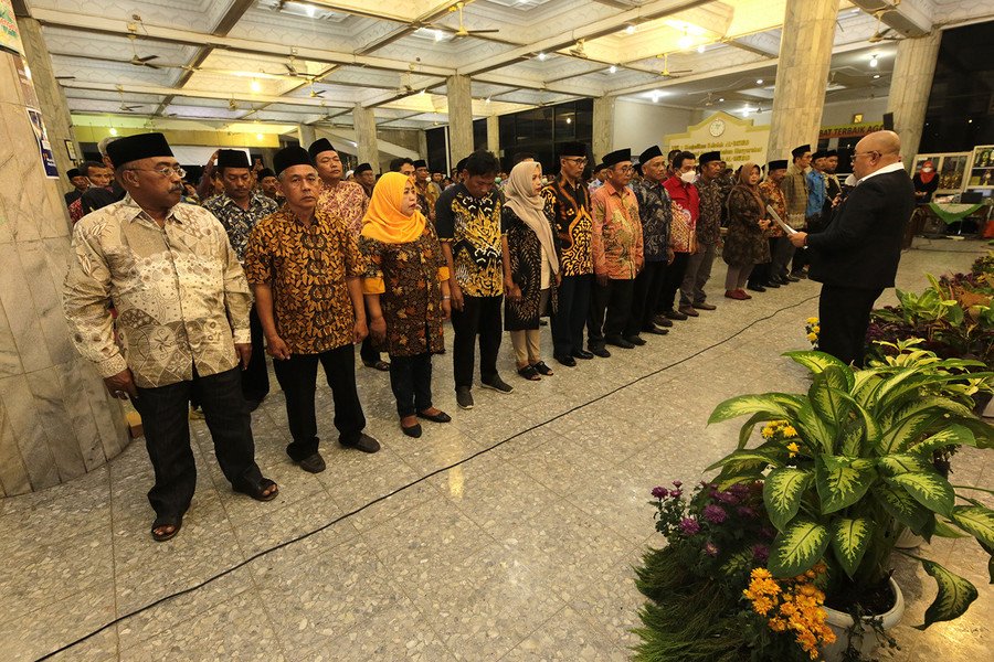 Terlibat Pungli, Wali Kota Surabaya Akan Copot Jabatan Ketua RT RW