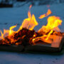 Foto: Ilustrasi pembakaran Al-Quran (Sumber: iStock)