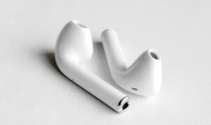 Apple Akan Hadirkan AirPods Lite dengan Harga Lebih Murah/iStock