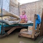 Foto : Salah Satu Warga paruh baya Desa Banjarsari, Radinah (93) yang mengaku belum dapatkan bantuan sosial hingga terdampak banjir (Sumber : Mitrapost.com/ Anang SY)