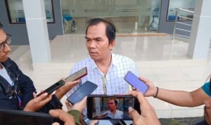 Foto: Nimerodi Gulo saat menyambangi Polresta Pati (sumber:vind/mitrapost)