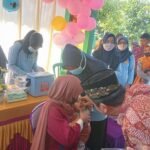 Foto: Bupati Rembang Abdul Hafidz saat mengikuti bulan imunisasi anak beberapa waktu lalu/mitrapost.com/Sri Lestari