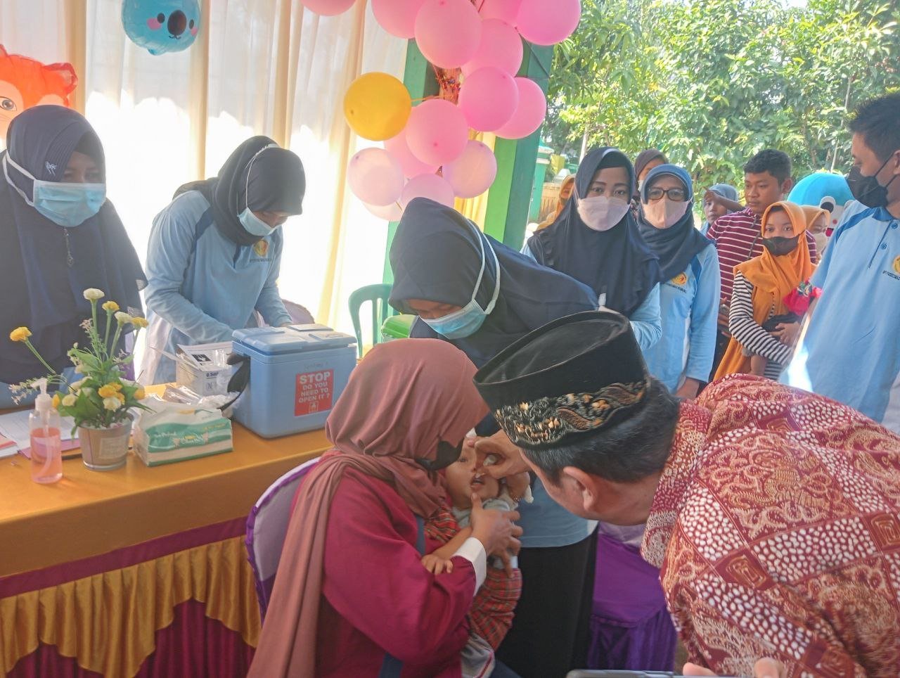 Foto: Bupati Rembang Abdul Hafidz saat mengikuti bulan imunisasi anak beberapa waktu lalu/mitrapost.com/Sri Lestari
