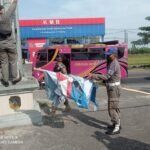 Satpol PP Gencarkan Penertiban Reklame Komersial di Zona Merah Satpol PP Gencarkan Penertiban Reklame Komersial di Zona Merah