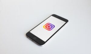 Cara Menggunakan GIF pada Komentar Instagram/unsplash