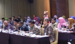 Foto: Bupati Rembang Abdul Hafidz bersama Perangkat Daerah saat Penghargaan Pembangunan Daerah/mitrapost.com/Sri Lestari Foto: Bupati Rembang Abdul Hafidz bersama Perangkat Daerah saat Penghargaan Pembangunan Daerah/mitrapost.com/Sri Lestari