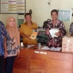 Foto: Dinarpus Rembang saat memonitoring Perpusdes di beberapa kecamatan/mitrapost.com/Sri Lestari