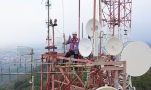 Stabilkan Kualitas Jaringan Internet, Diskominfo Lakukan Pengecekan Menara Telekomukasi Secara Berkala