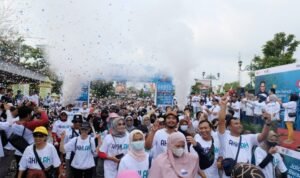 Peringatan HUT ke-25 BUMN di Rembang, 2400 Peserta Ikuti Jalan Sehat Peringatan HUT ke-25 BUMN di Rembang, 2400 Peserta Ikuti Jalan Sehat
