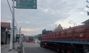 Foto: Jalan Pantura Rembang arah menuju Provinsi Jawa Timur (Tuban)/mitrapost.com/Sri Lestari ) Foto: Jalan Pantura Rembang arah menuju Provinsi Jawa Timur (Tuban)/mitrapost.com/Sri Lestari )