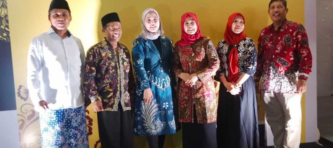 pakaian dinas khas daerah