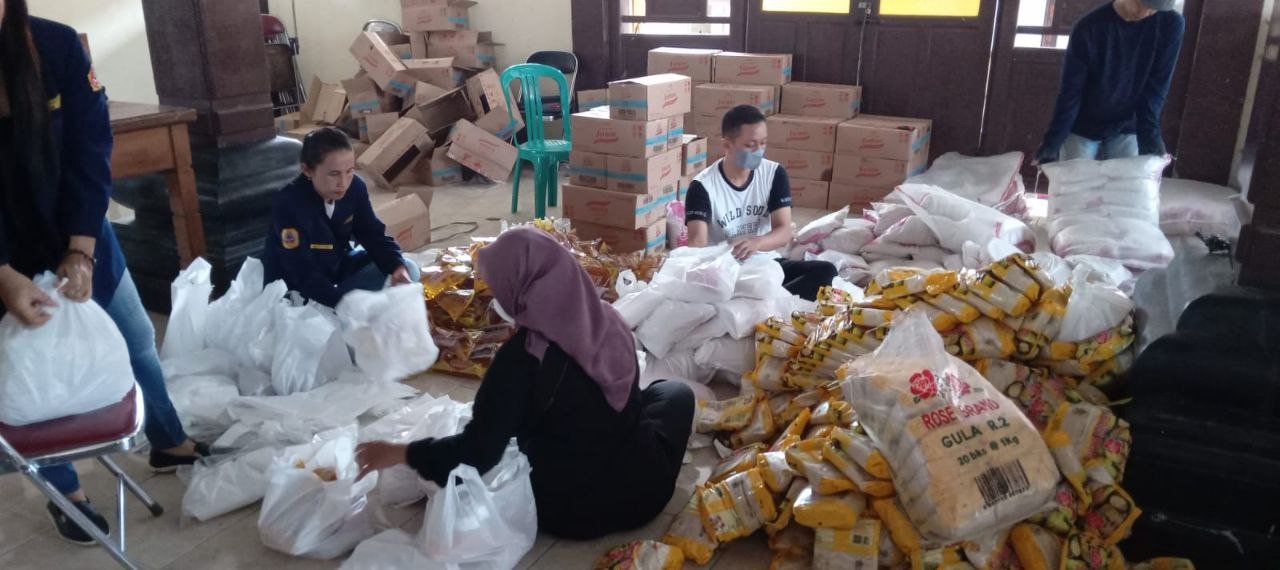 Foto : Suasana agenda gerakan pangan murah oleh Disketapang Kabupaten Pati di Kantor Kecamatan Tayu (Sumber : Dokumen Disketapang Pati)