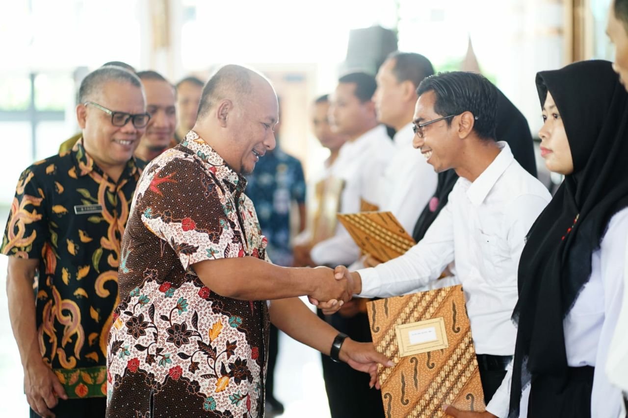 Foto: Penyerahan SK PPPK JF Tenaga Kesehatan (Sumber: Istimewa)