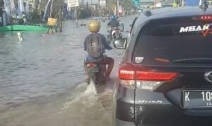 Banjir Rob Kembali Melanda, Arus Lalin di Jalur Pantura Demak-Semarang Tersendat
