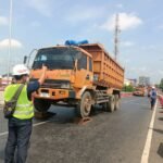 Foto : Uji coba beban jembatan Juwana 1A, Jumat (5/5/2023) (Sumber : mitrapost.com/Putri Asia)