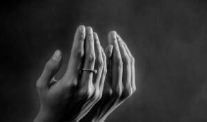 Foto: Ilustrasi berdoa (Sumber: pixabay)