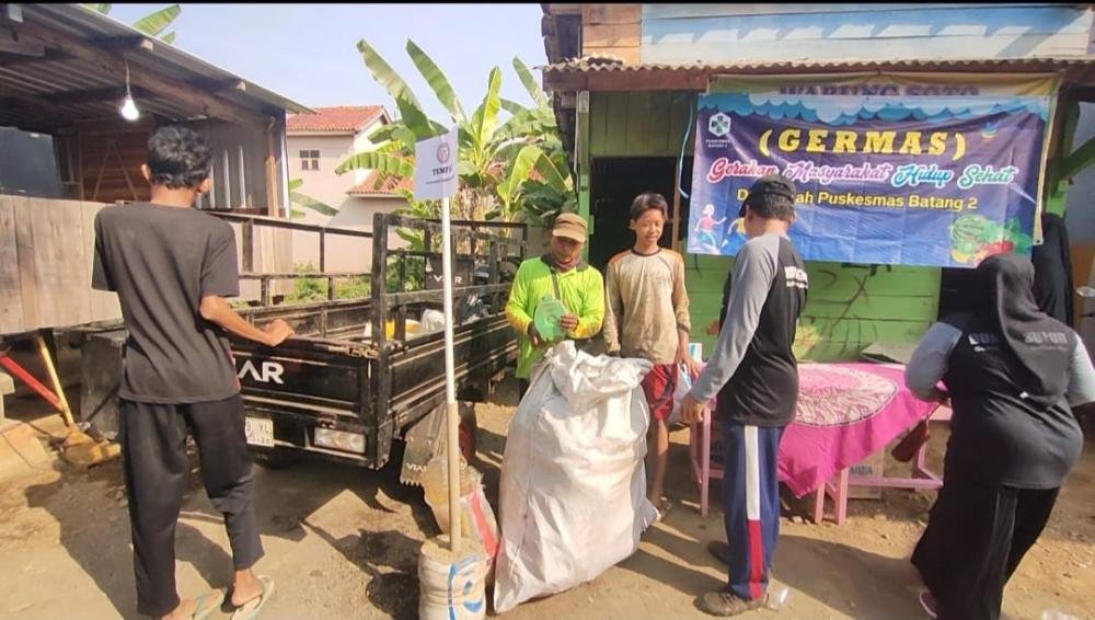 Unik, Pelunasan Pajak Bumi dan Bangunan dengan Sampah di Batang