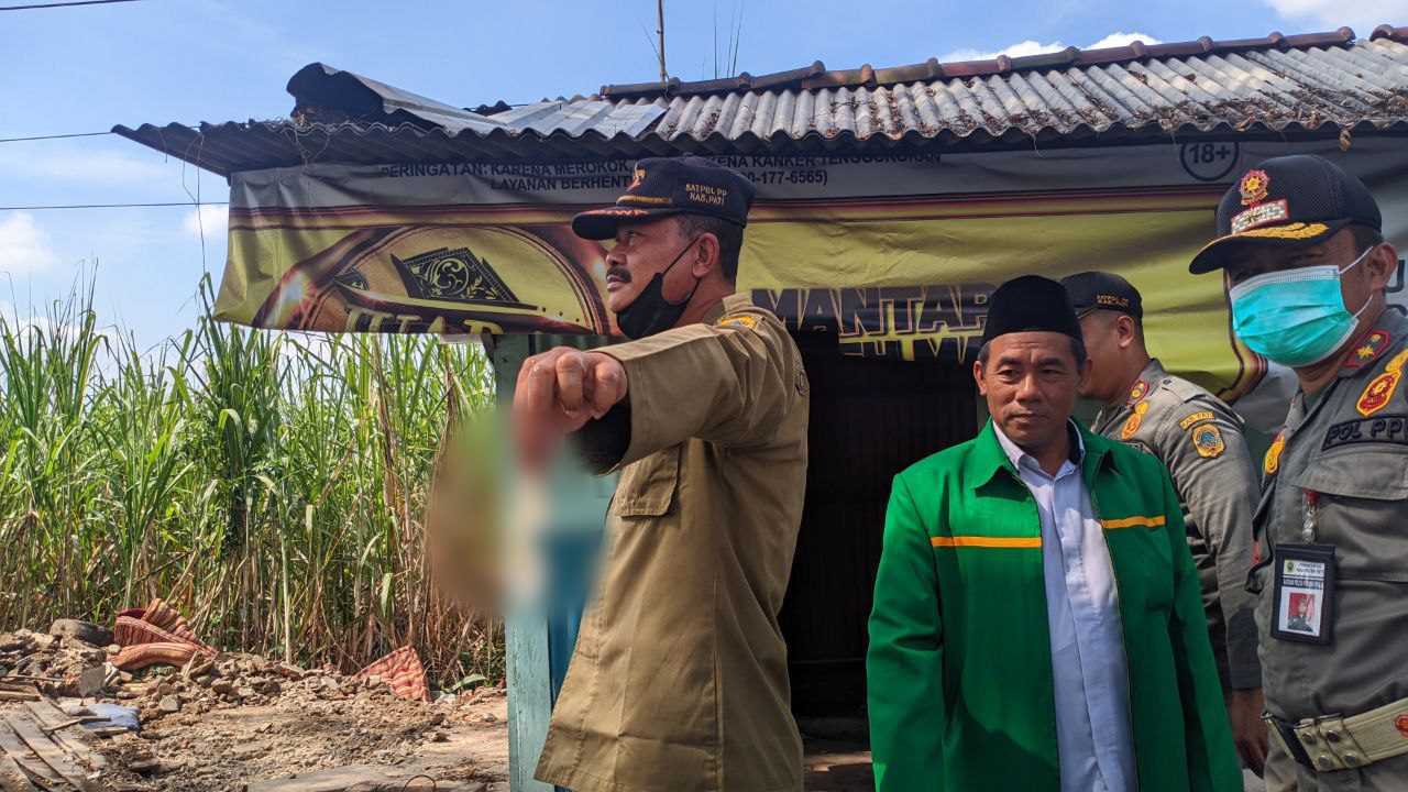 Kondisi Kumuh, Warung Esek-Esek Dibongkar Terdapat Ruangan Bersih-bersih Hingga Kondom