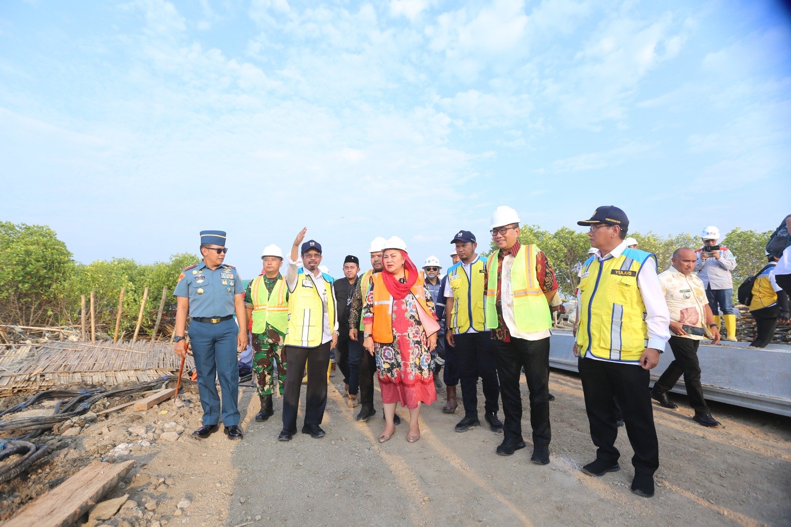 Pemasangan Sheet Pile, Upaya Pengendalian Banjir dan Rob Kawasan Tambak Lorok