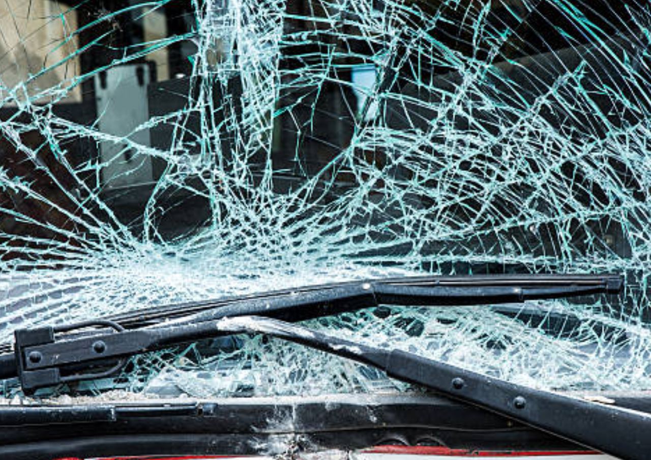 Foto: Ilustrasi kerusakan kendaraan akibat kecelakaan (Sumber: iStock)