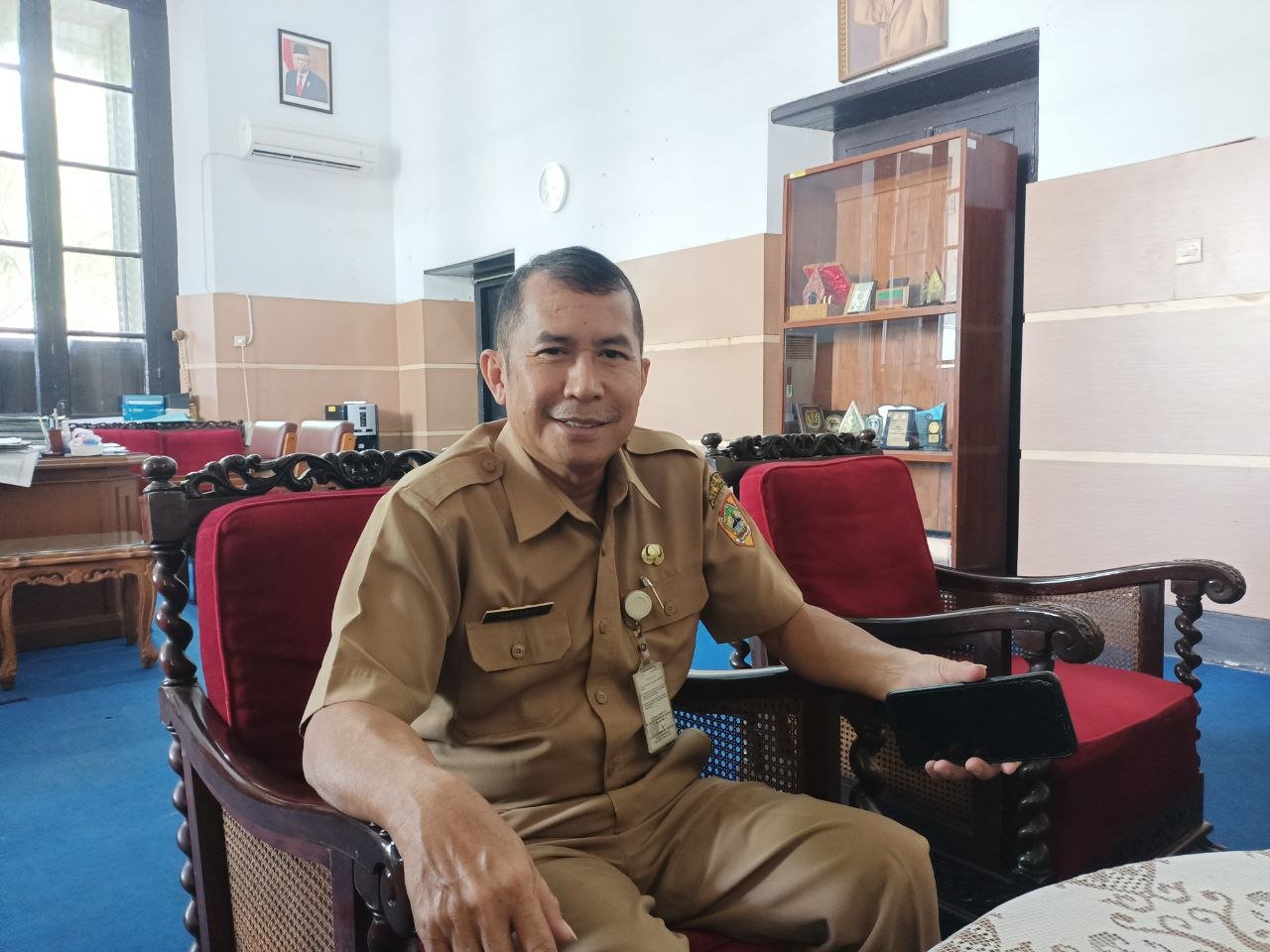 Foto : Kasubag Tata Usaha Cabang Dinas Pendidikan Wilayah 3, Haryanto (Sumber : Mitrapost.com / Putriasia)