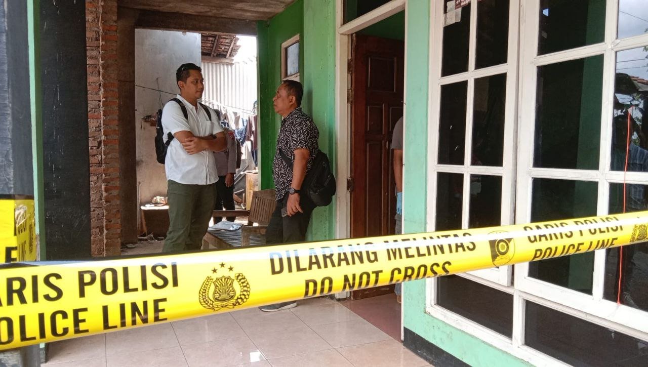 Foto: Olah TKP lanjutan kasus penembak misterius di Gembong (Sumber: Anwar/Mitrapost)