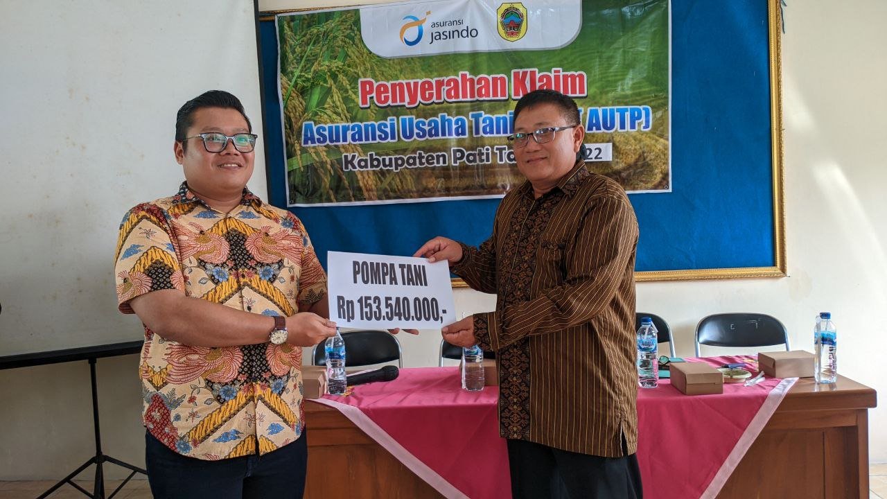 Foto : Ilustrasi penyerahan klaim AUTP Petani Gabus (Sumber : mitrapost.com/ Anang SY)