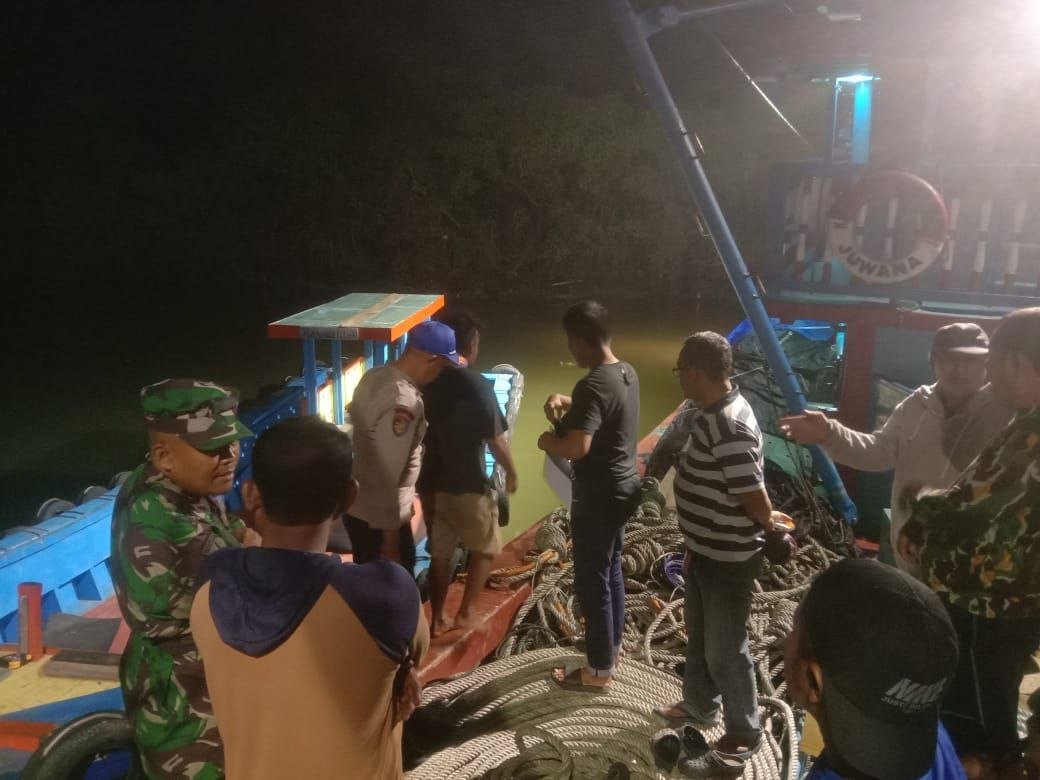 Satu ABK Kapal Terjatuh di Sungai Silugonggo, Polairut Pati Lakukan Pencarian