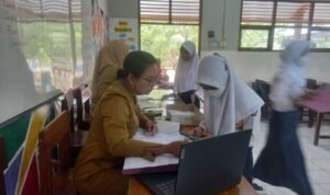 Disdikbud Jateng Sebut Syarat Daftar Ulang PPDB SMA/SMK Negeri Sama Disdikbud Jateng Sebut Syarat Daftar Ulang PPDB SMA/SMK Negeri Sama