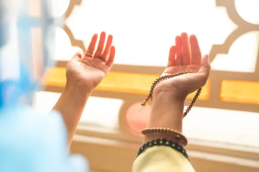 Doa Keluar Rumah dan Keutamaan Membacanya/iStock