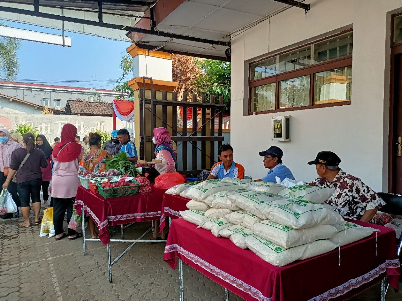 Foto: Toko pangan Disketapang Pati (Sumber: Anwar/Mitrapost) 