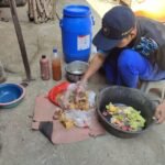 Foto : Memanfaatkan limbah SOD jadi pakan ternak dan pupuk (Sumber : Mitrapost.com/Putriasia)