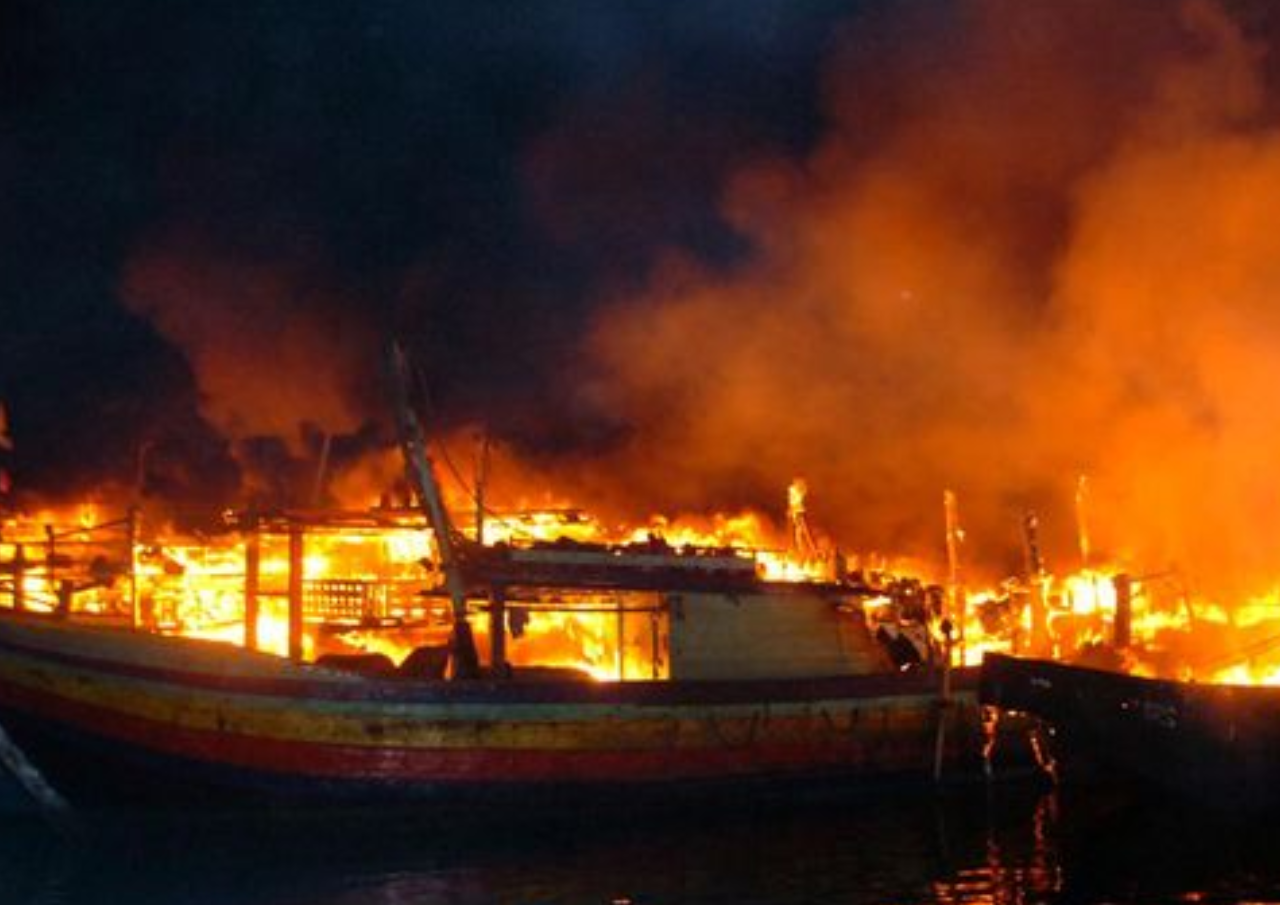 52 Kapal di Pelabuhan Tegal Terbakar