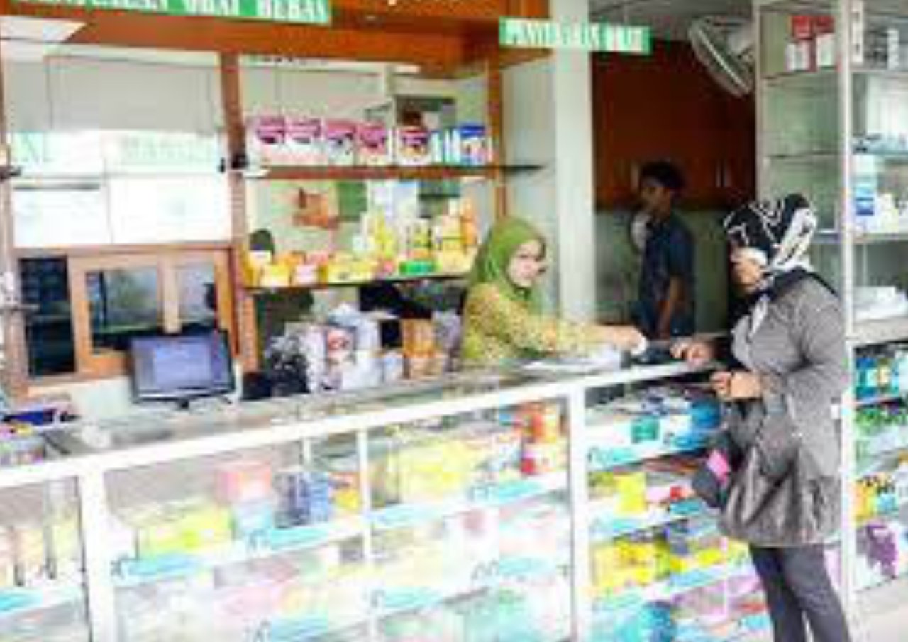 Foto : Ilustrasi obat-obatan yang ada di apotik atau toko herbal (Sumber : Istimewa )
