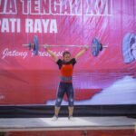 Foto : Tasya Risky Citra Lestari, atlet angkat besi Kabupaten Pati saat berlaga di PORPROV 2023 (Sumber : mitrapost.com/ Anang SY) Foto : Tasya Risky Citra Lestari, atlet angkat besi Kabupaten Pati saat berlaga di PORPROV 2023 (Sumber : mitrapost.com/ Anang SY)