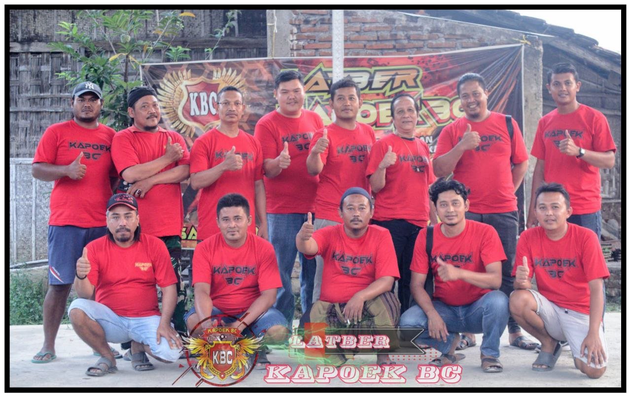 Foto : Foto bersama panitia pelaksana kegiatan latber burung berkicau (Sumber : Dok. Pribadi)