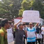 Foto : Ilustrasi demonstrasi ketua RT dan RW Se-Kabupaten beberapa waktu yang lalu (Sumber : mitrapost.com/ Anang SY)