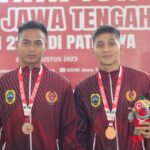 Foto: dua atlet wushu mendapat medali perunggu/ mitrapost.com/ M. Kafi