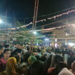 Foto : Suasana mengantri jajanan pasar di Langgen Culture Festival (Sumber : Mitrapost / Putri Asia ) Foto : Suasana mengantri jajanan pasar di Langgen Culture Festival (Sumber : Mitrapost / Putri Asia )