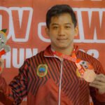 Foto : Atlet angkat berat putra Kabupaten Pati, Amin saat menerima medali perunggu dalam kejuaraan PORPROV XVI 2023 Pati Raya (Sumber : mitrapost.com/ Anang SY) Foto : Atlet angkat berat putra Kabupaten Pati, Amin saat menerima medali perunggu dalam kejuaraan PORPROV XVI 2023 Pati Raya (Sumber : mitrapost.com/ Anang SY)