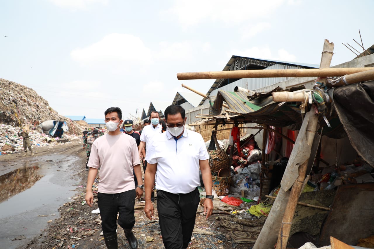 Kebakaran TPA Putri Cempo Surakarta, Pemerintah Upayakan Water Booming/jatengprov