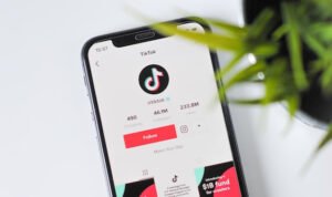 Foto: Ilustrasi aplikasi TikTok (Sumber: unsplash)
