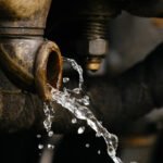Foto: Ilustrasi kebocoran pipa air (Sumber: unsplash)