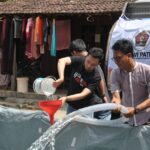 Foto : Kegiatan penyaluran air bersih oleh PWI Pati di Dua Desa di Kecamatan Pucakwangi (Sumber : mitrapost.com/ anang sy)